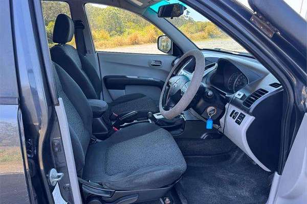2011 Mitsubishi Triton GLX-R MN 4X4