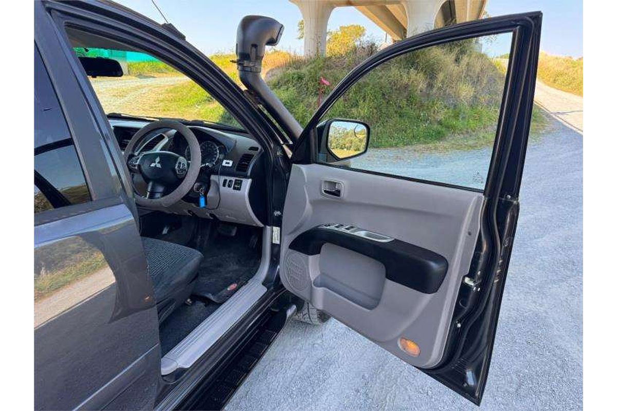 2011 Mitsubishi Triton GLX-R MN 4X4