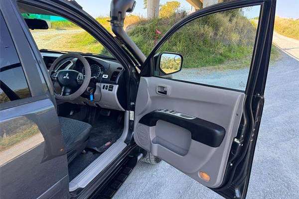 2011 Mitsubishi Triton GLX-R MN 4X4