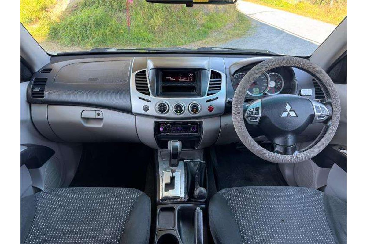 2011 Mitsubishi Triton GLX-R MN 4X4