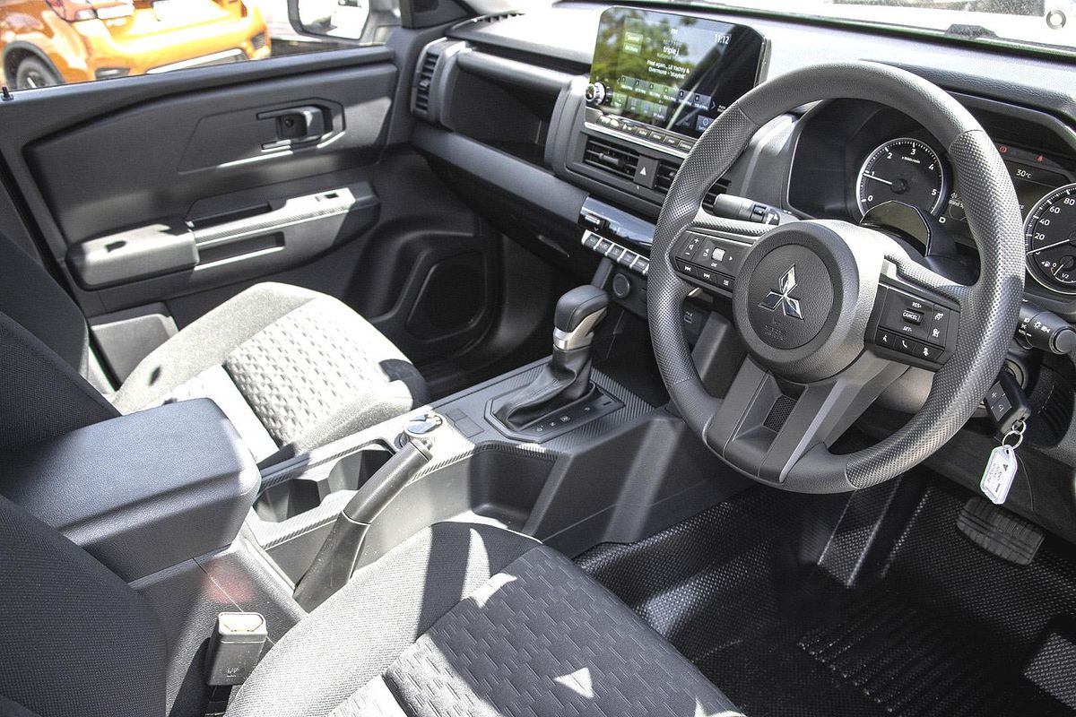 2025 Mitsubishi Triton GLX MV 4X4