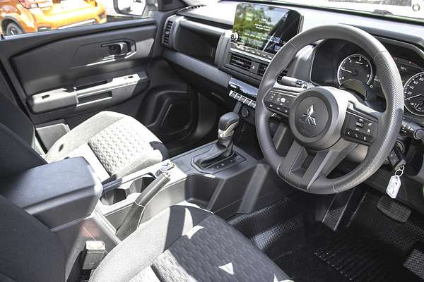 2025 Mitsubishi Triton GLX MV 4X4