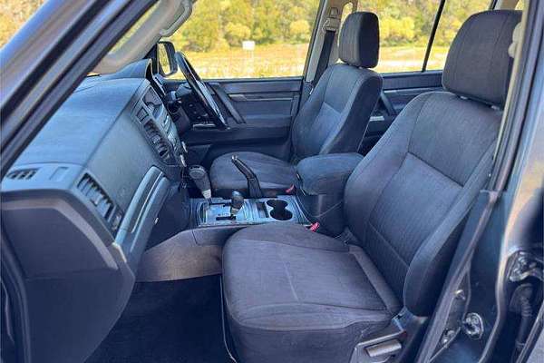 2013 Mitsubishi Pajero GLX-R NW