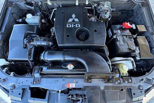 2013 Mitsubishi Pajero GLX-R NW