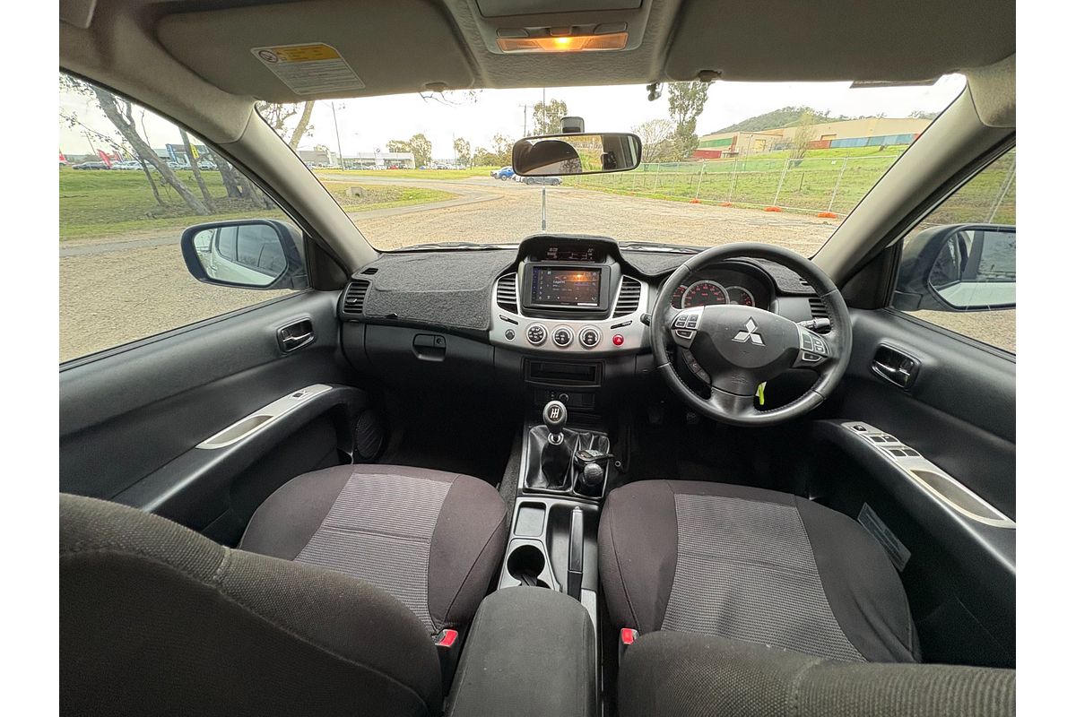 2015 Mitsubishi Triton GLX-R MN 4X4