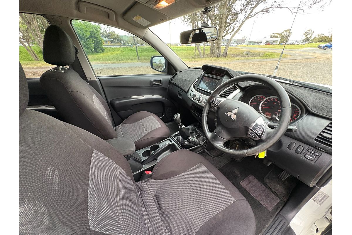 2015 Mitsubishi Triton GLX-R MN 4X4