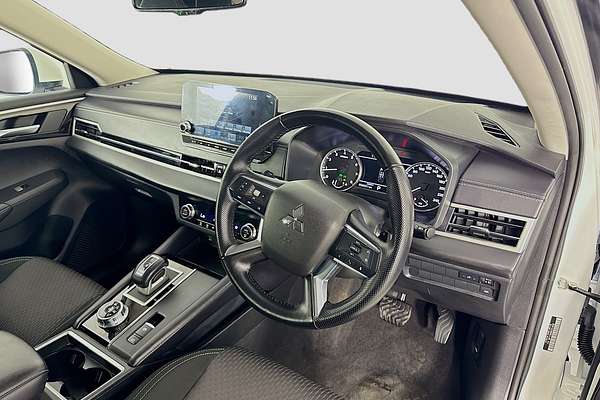 2024 Mitsubishi Outlander LS ZM