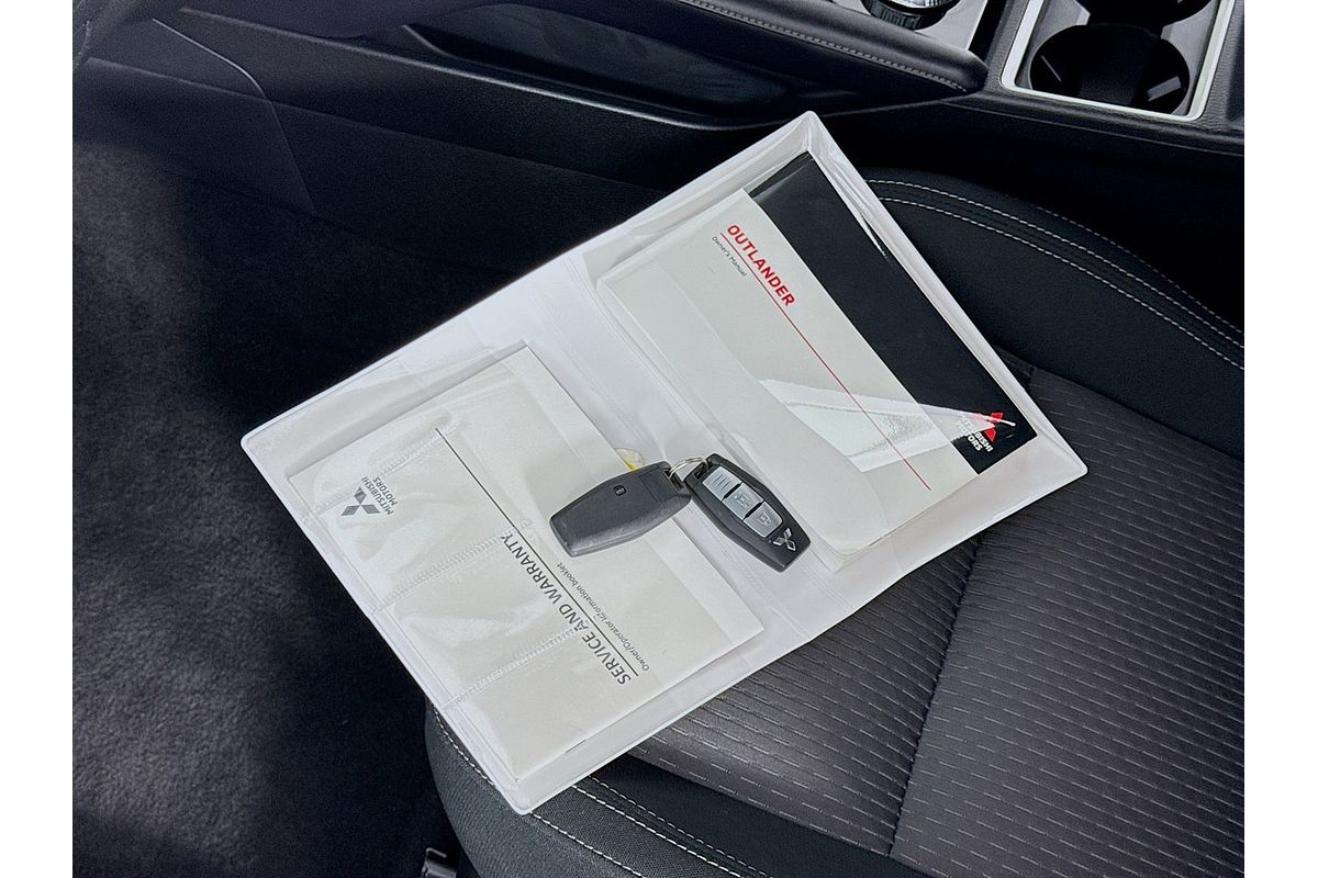 2024 Mitsubishi Outlander LS ZM