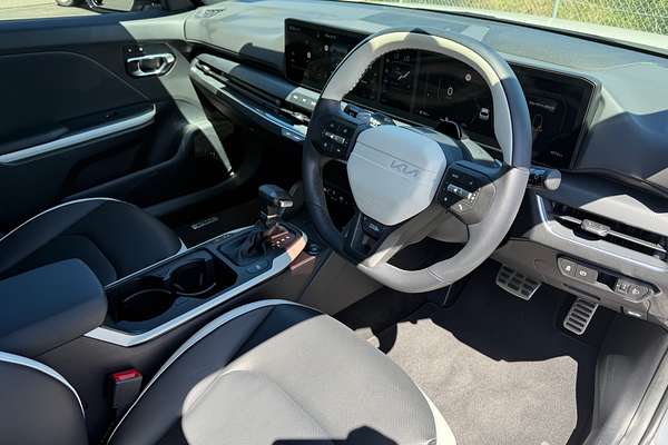 2024 Kia K4 GT-Line CL4m
