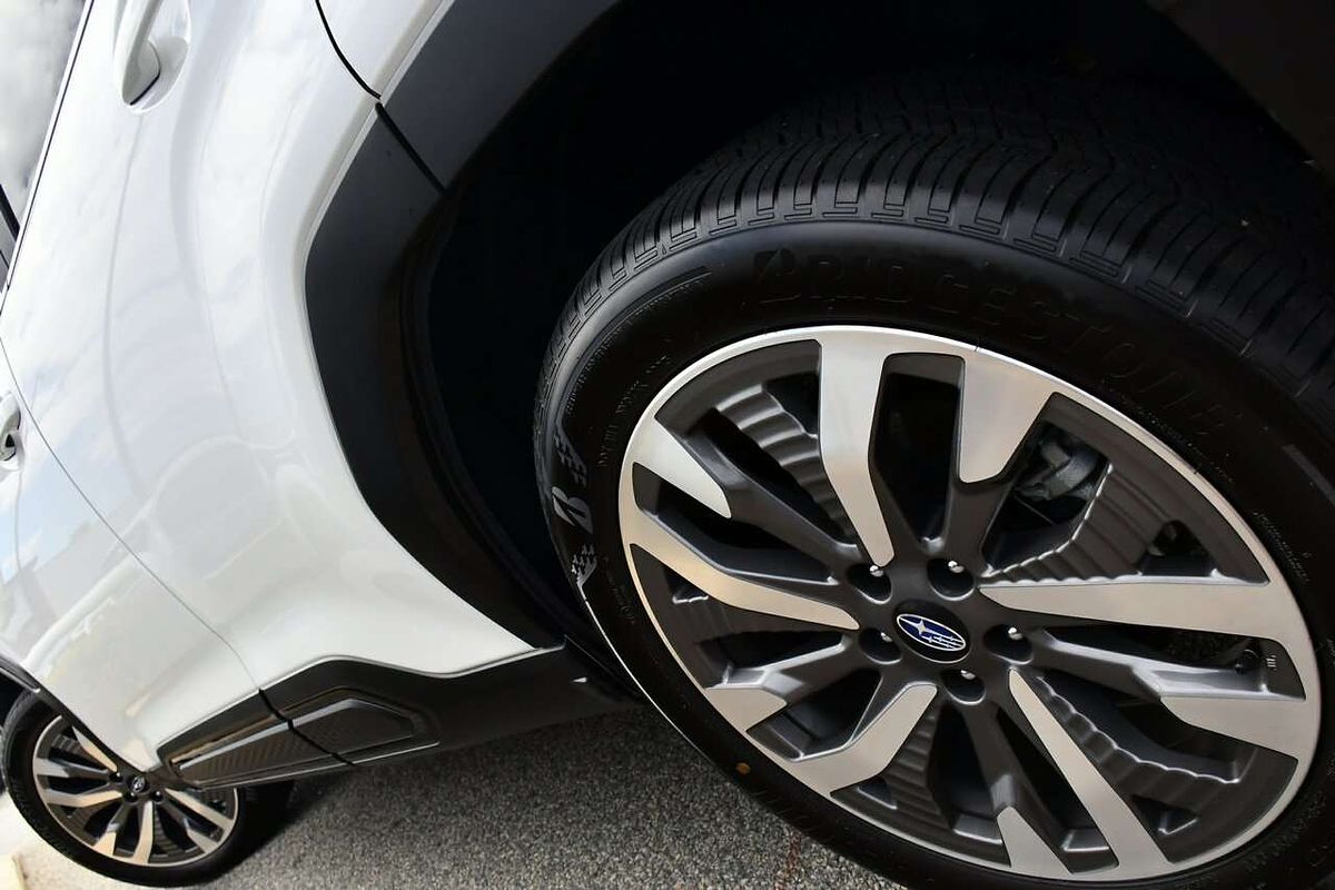 2025 Subaru Forester Hybrid Touring S6