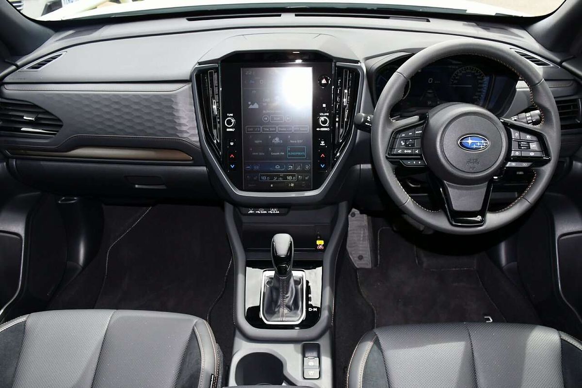 2025 Subaru Forester Hybrid Touring S6