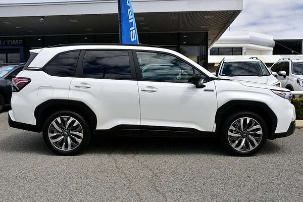 2025 Subaru Forester Hybrid Touring S6