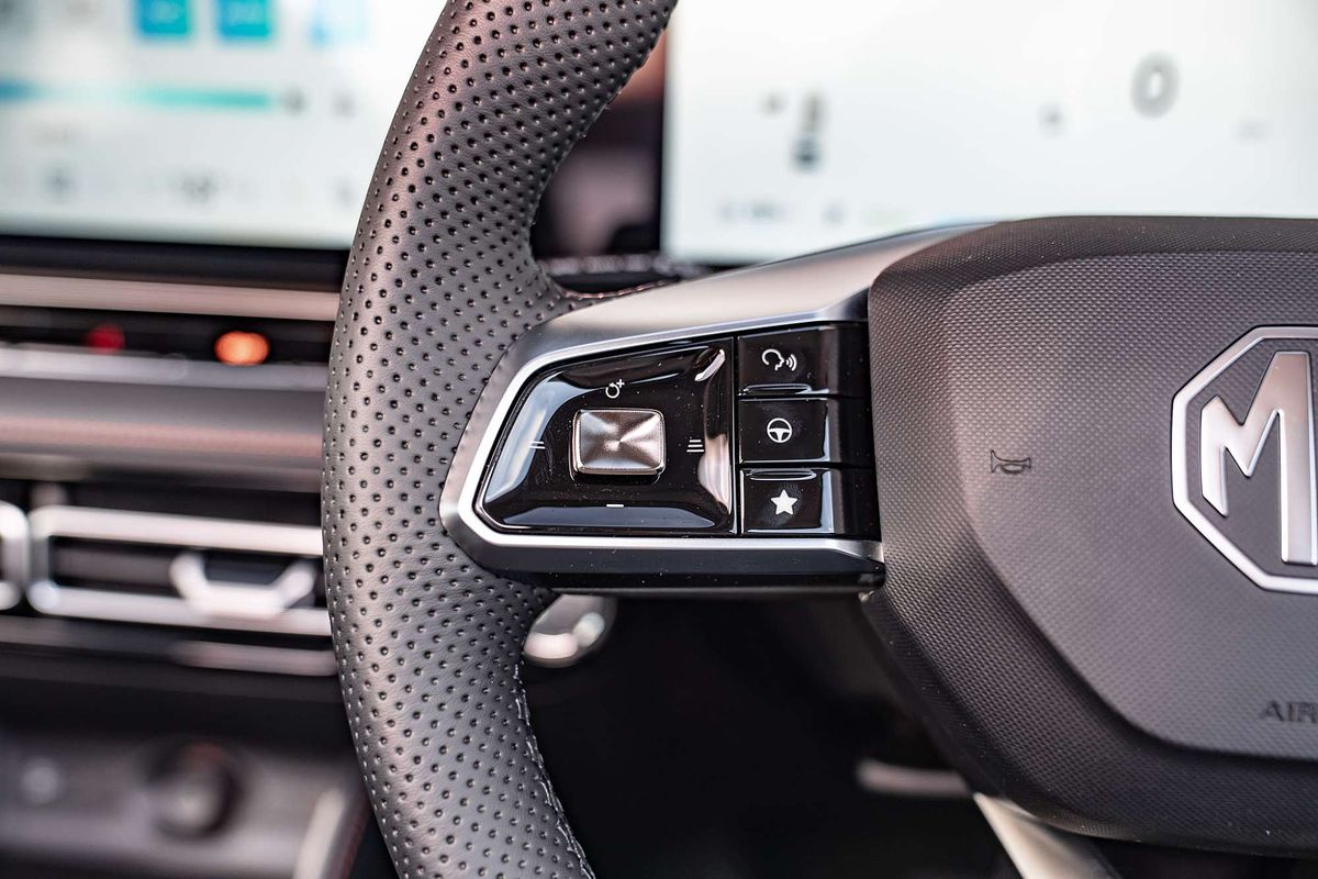 2025 MG HS Hybrid+ Essence AS33H