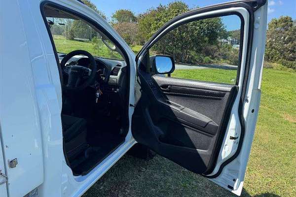2016 Isuzu D-MAX SX  4X4
