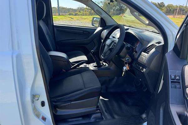 2016 Isuzu D-MAX SX  4X4
