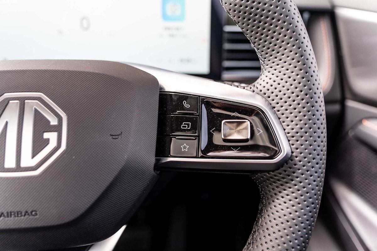 2025 MG HS Hybrid+ Essence AS33H