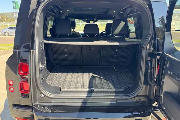 2023 Land Rover Defender 110 P400 X-Dynamic SE L663