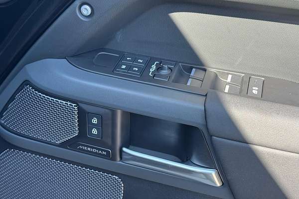 2023 Land Rover Defender 110 P400 X-Dynamic SE L663