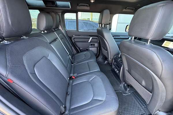 2023 Land Rover Defender 110 P400 X-Dynamic SE L663