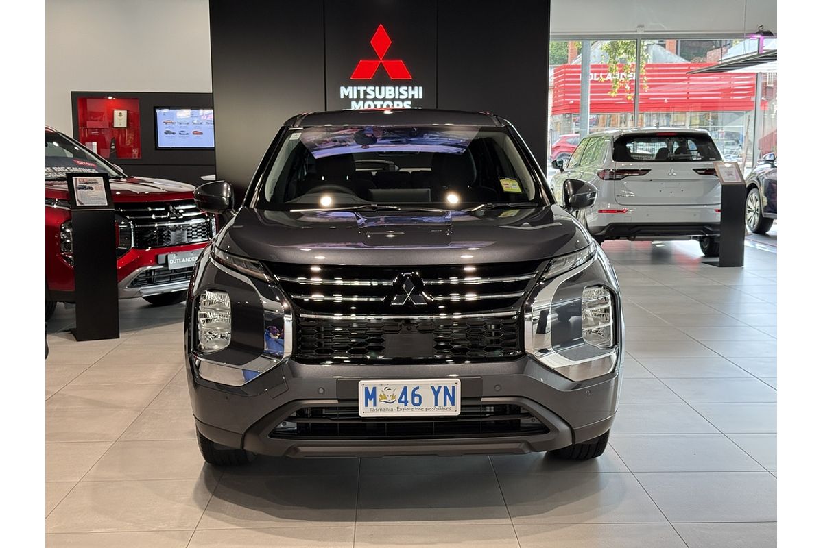 2025 Mitsubishi Outlander ES ZM