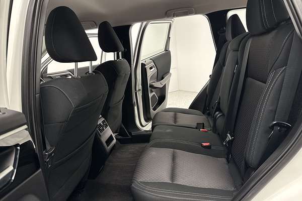 2023 Mitsubishi Outlander ES ZM