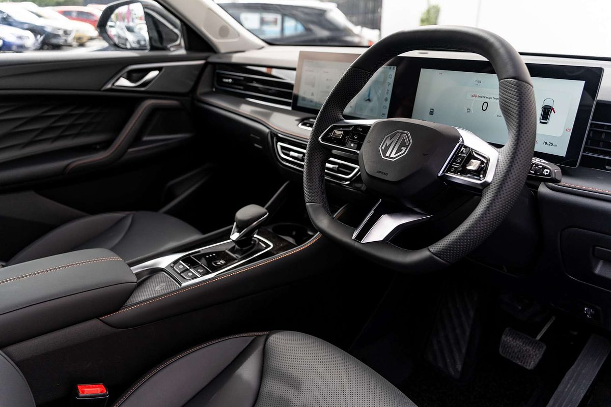 2025 MG HS Super Hybrid Essence AS33P