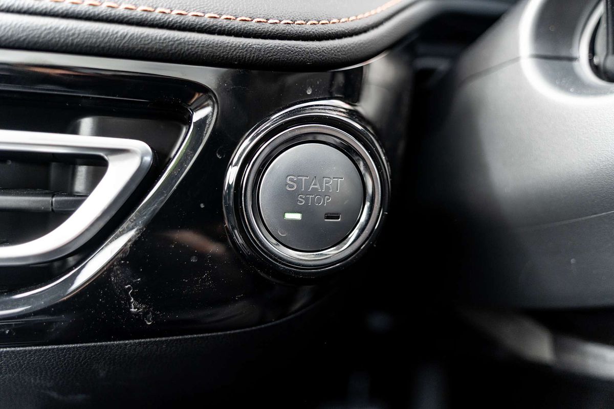 2025 MG HS Super Hybrid Essence AS33P