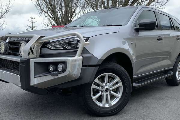2022 Isuzu MU-X LS-M