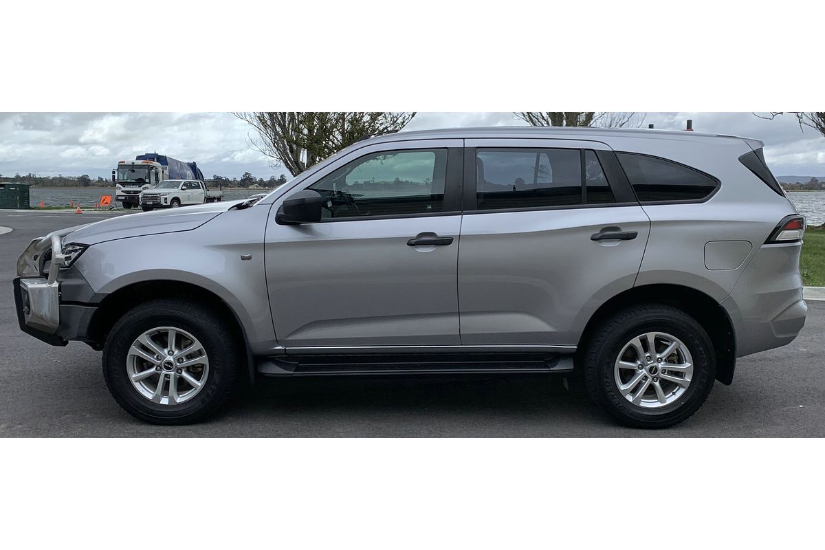2022 Isuzu MU-X LS-M