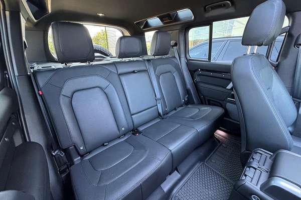 2023 Land Rover Defender 110 P400 X-Dynamic SE L663