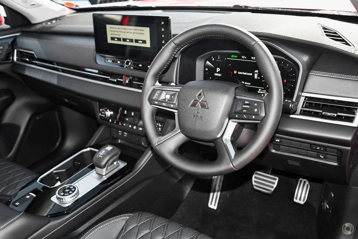 2025 Mitsubishi Outlander Exceed ZM