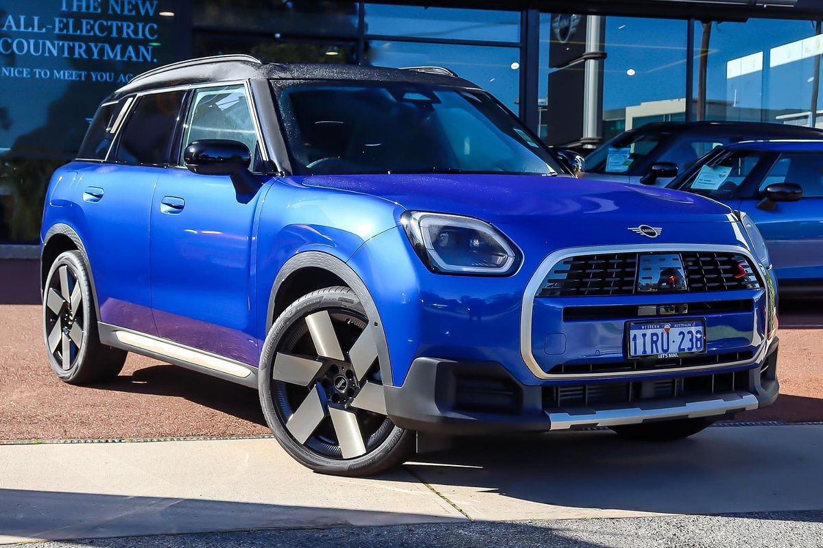 2025 MINI Countryman S Favoured U25