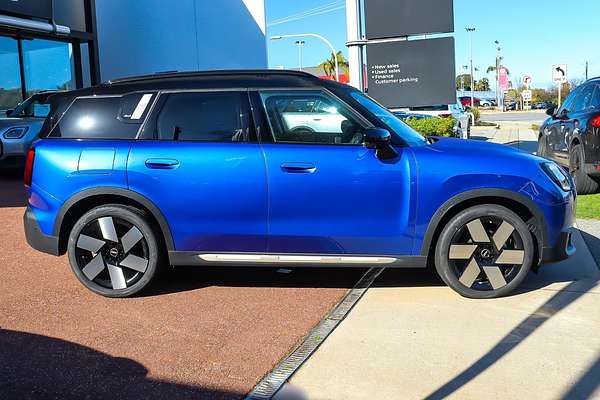 2025 MINI Countryman S Favoured U25