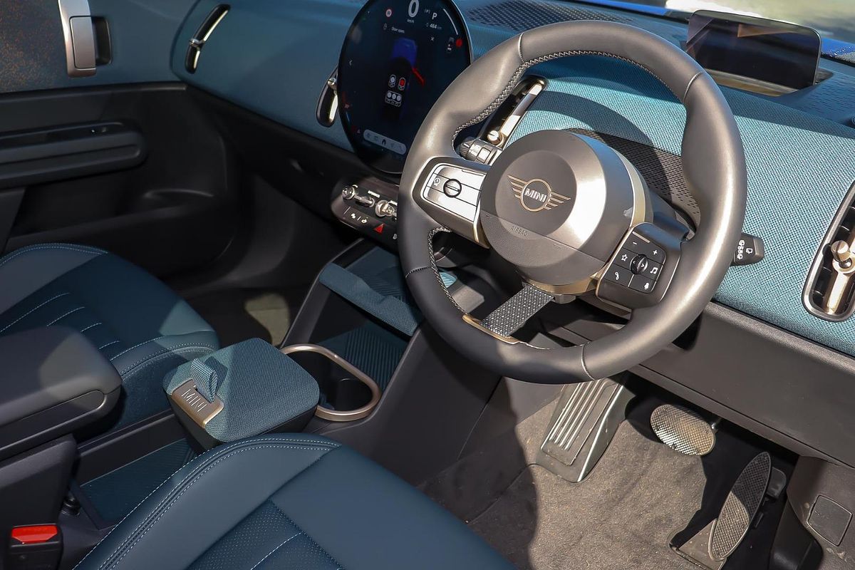 2025 MINI Countryman S Favoured U25