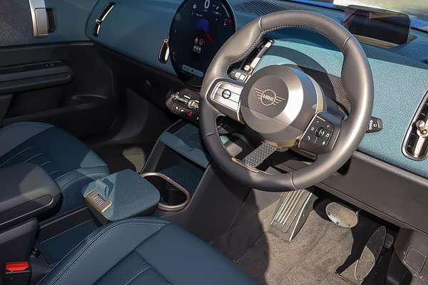 2025 MINI Countryman S Favoured U25