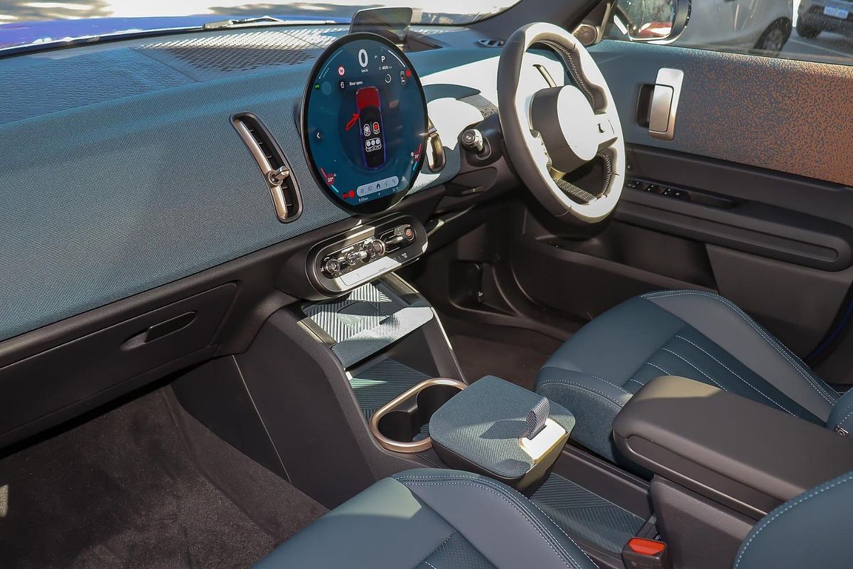 2025 MINI Countryman S Favoured U25