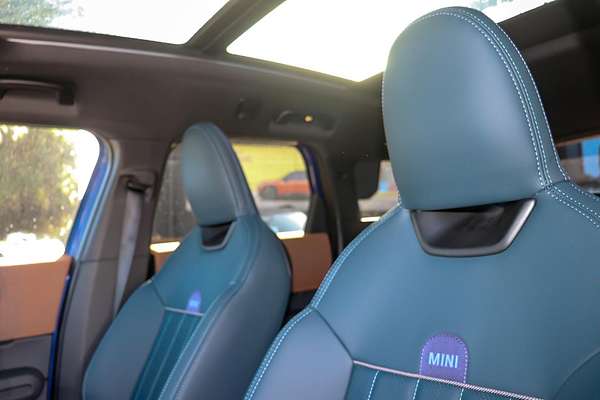 2025 MINI Countryman S Favoured U25