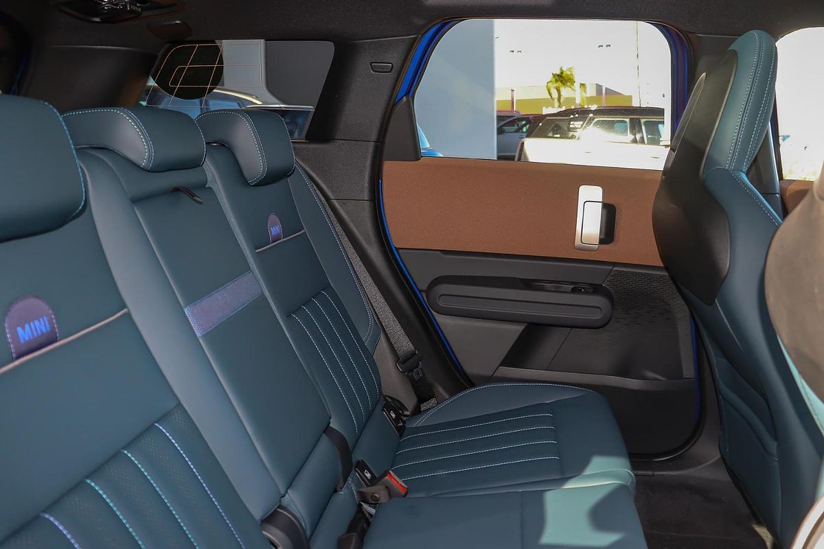 2025 MINI Countryman S Favoured U25