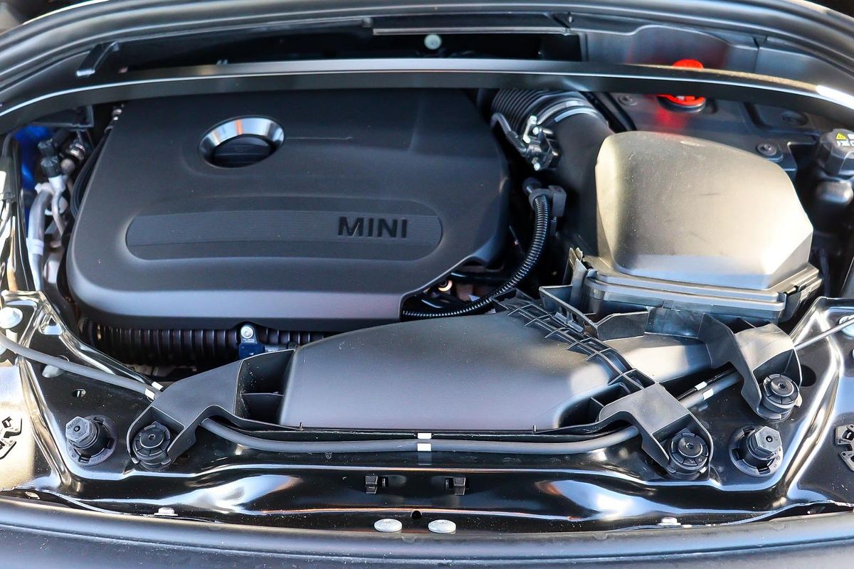 2025 MINI Countryman S Favoured U25