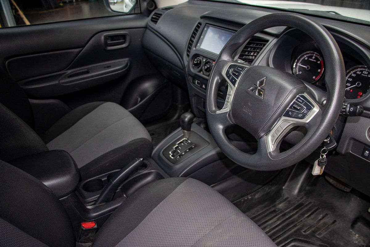 2023 Mitsubishi Triton GLX MR 4X4