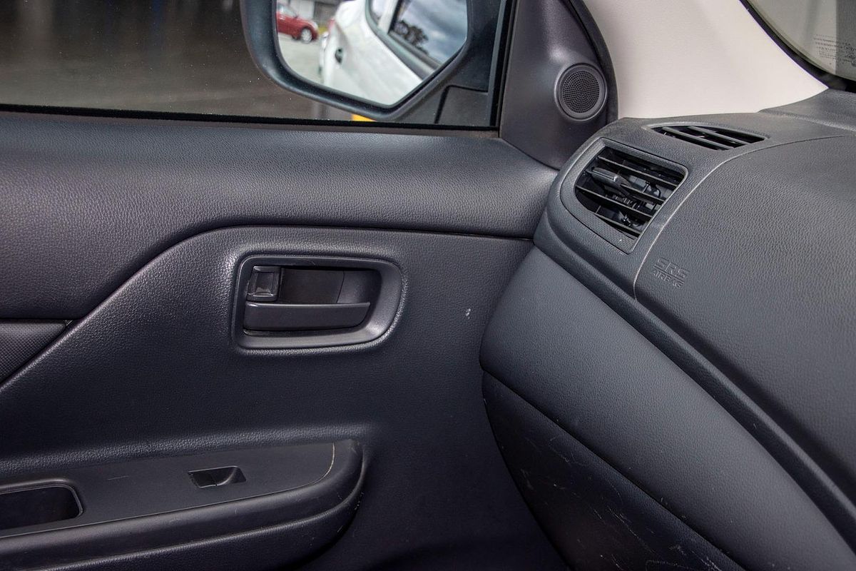 2023 Mitsubishi Triton GLX MR 4X4