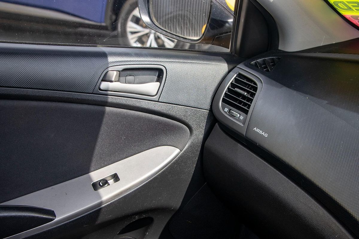 2017 Hyundai Accent Active RB4