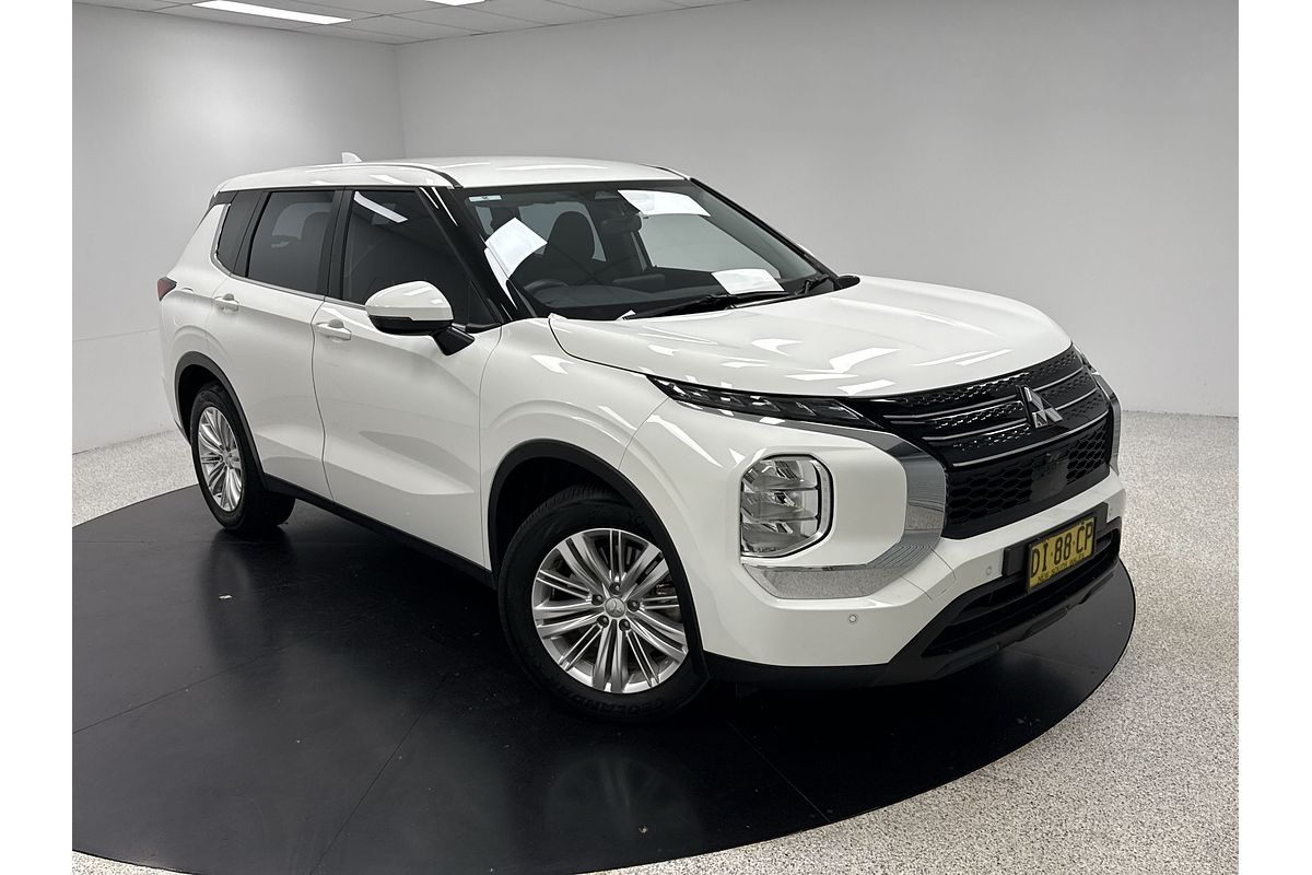 2023 Mitsubishi Outlander ES ZM