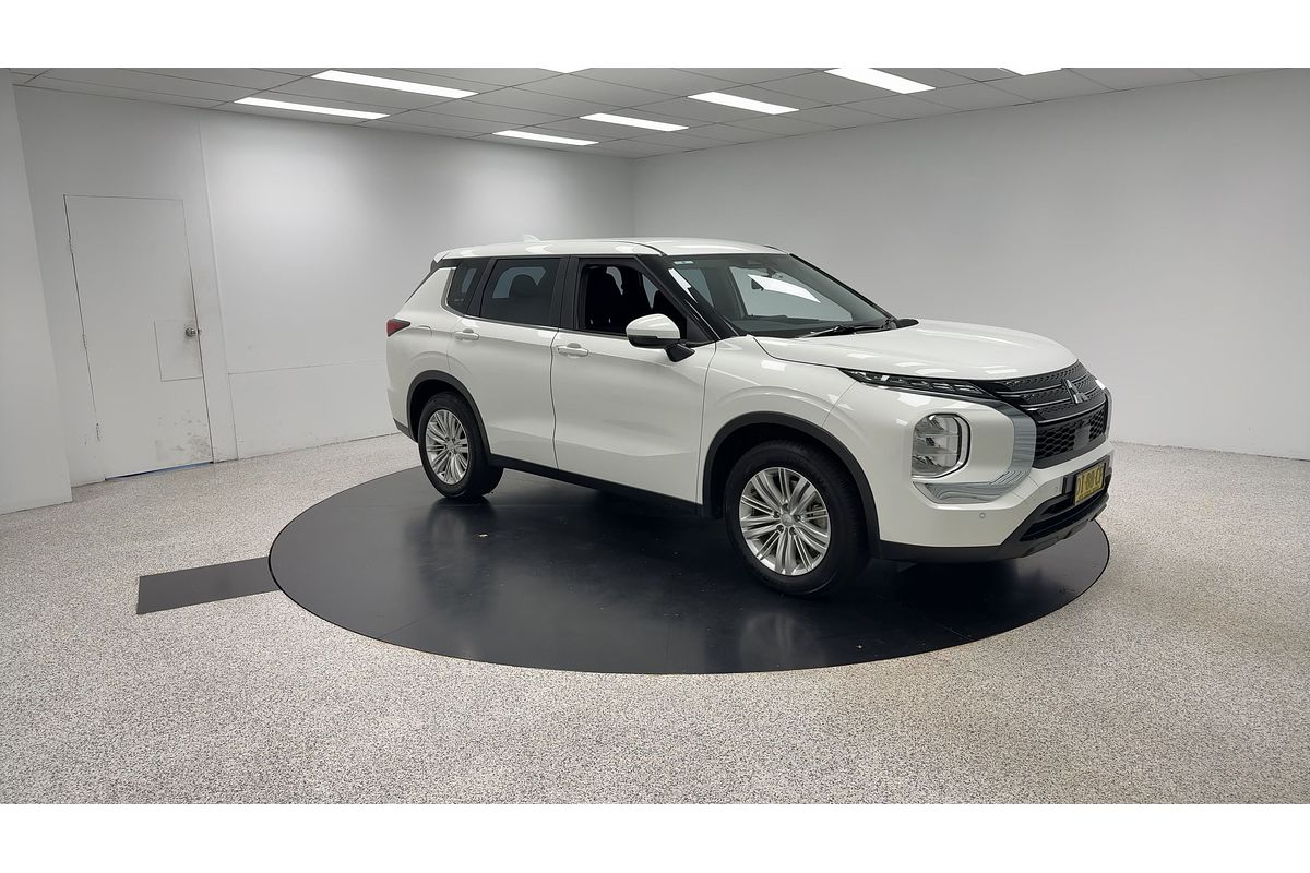 2023 Mitsubishi Outlander ES ZM