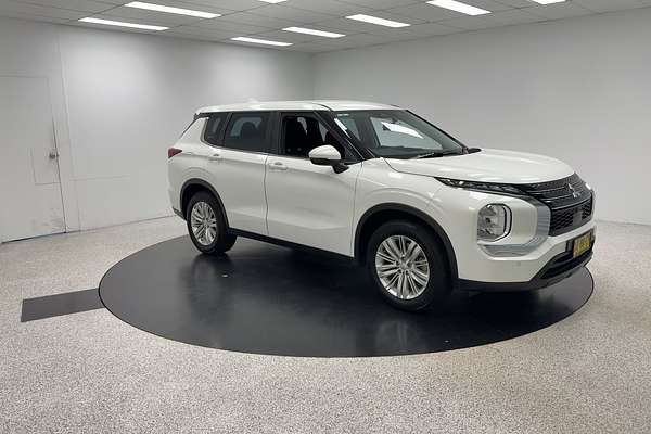 2023 Mitsubishi Outlander ES ZM