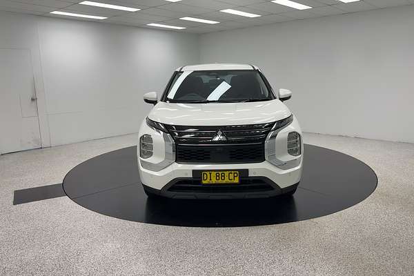 2023 Mitsubishi Outlander ES ZM