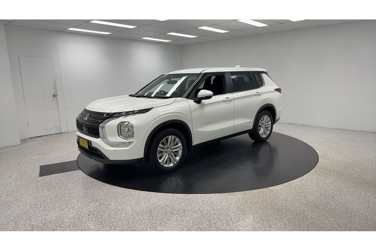 2023 Mitsubishi Outlander ES ZM