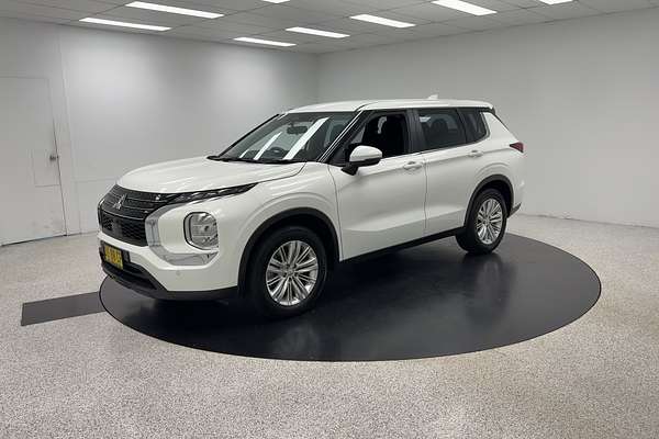 2023 Mitsubishi Outlander ES ZM