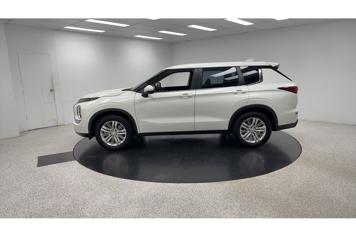 2023 Mitsubishi Outlander ES ZM