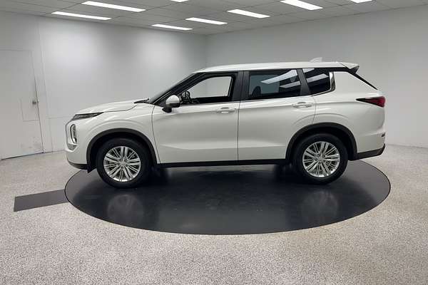 2023 Mitsubishi Outlander ES ZM